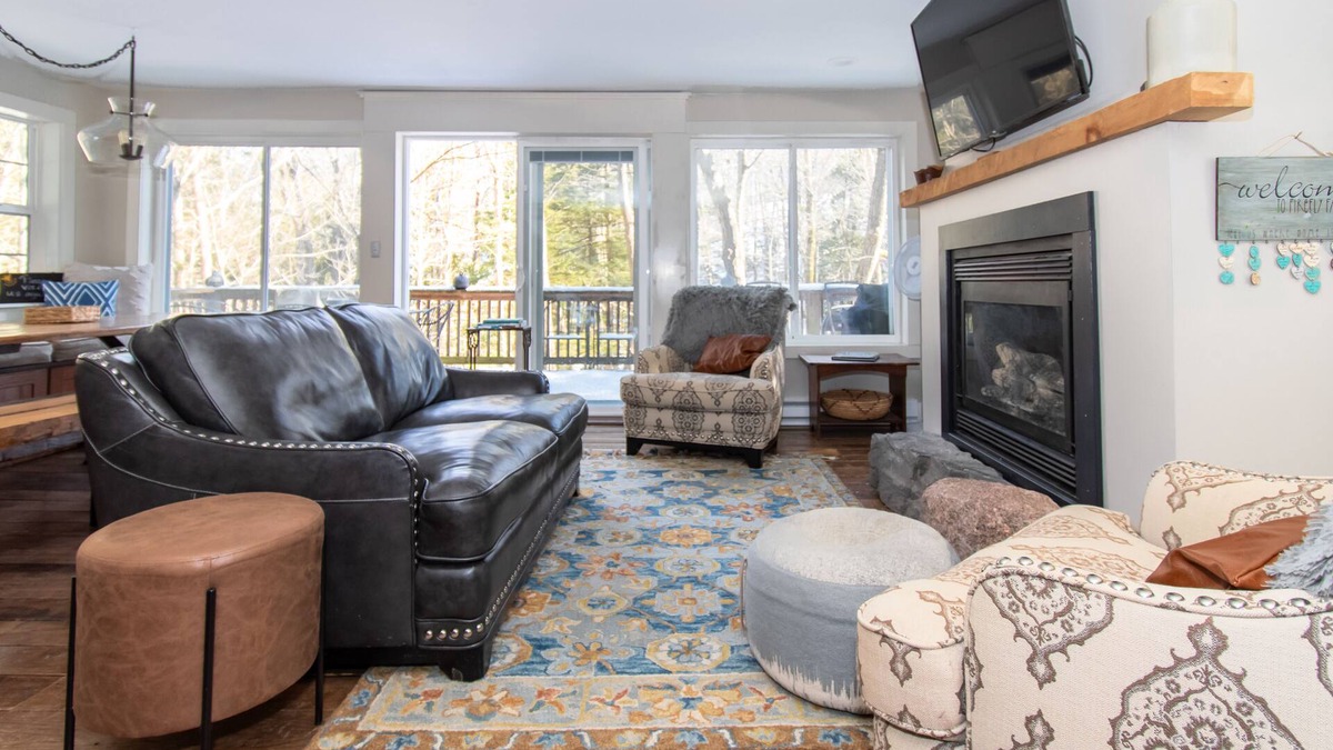 Munnsville House | Serene Creekside Escape: Your perfect Hideout Year-Round
