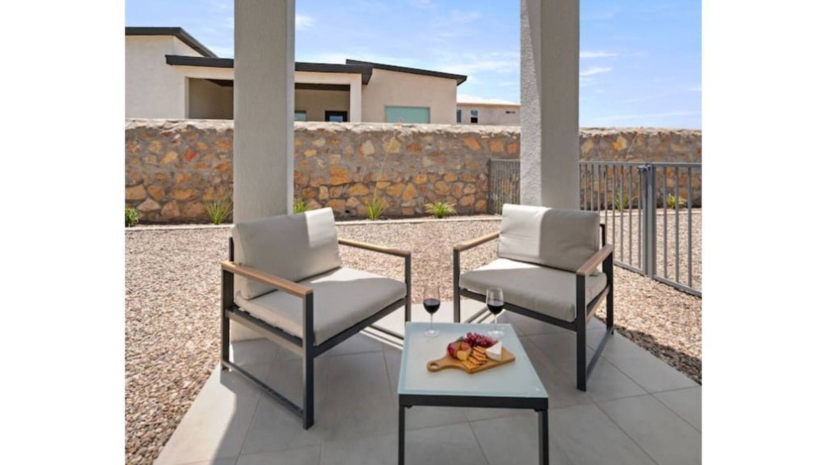Biggs Field House | Serene Desert Rose!* Newly Built Modern Home