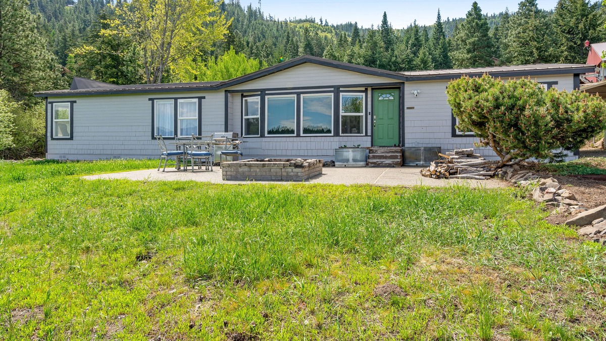 Sky Meadows Ranch House | Serene dog-friendly mountain house with fireplace, amazing view, & washer/dryer