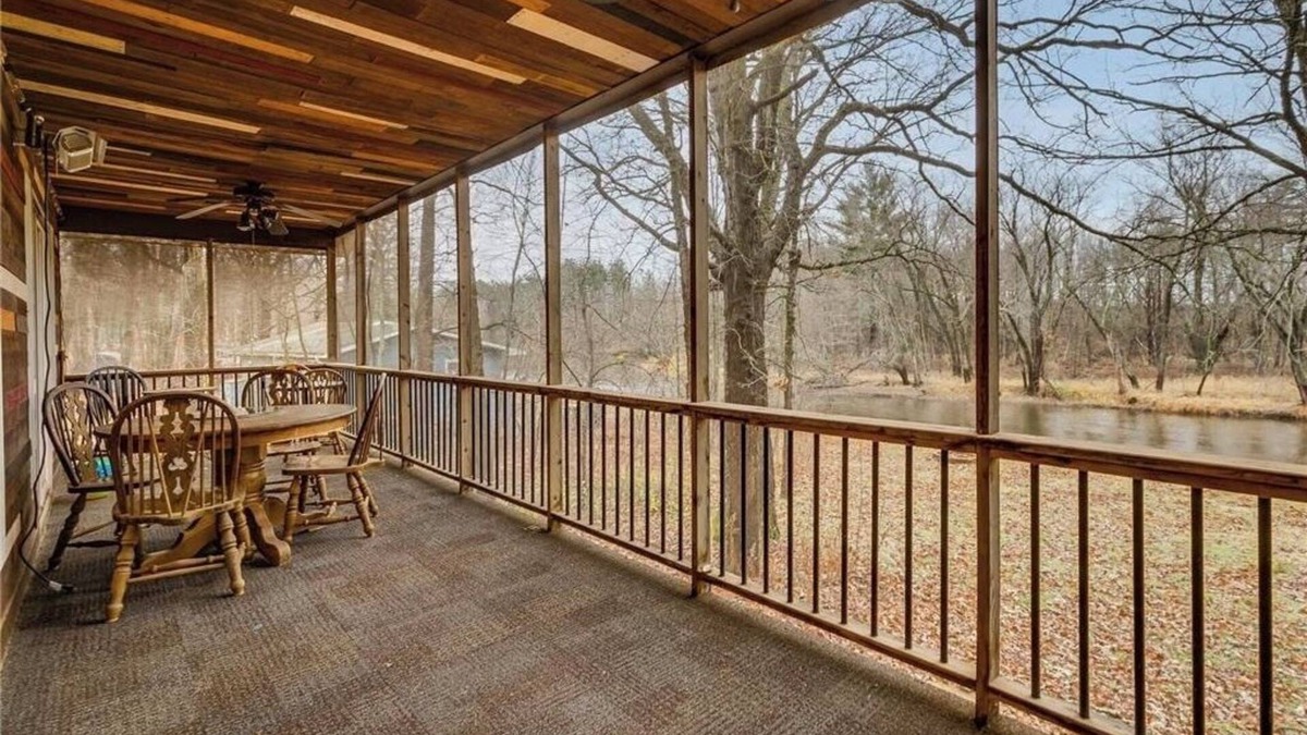 Pine City Cabin | Serene Dog-friendly Riverfront Cabin with Kayaks in Pine City - Perfect Getaway