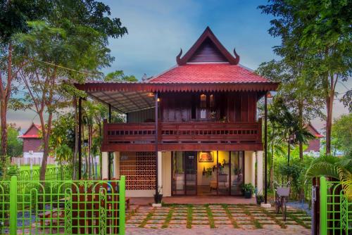 Prasat Bakong Cabin | Serene Eco Work & Relax Retreat Rice Field