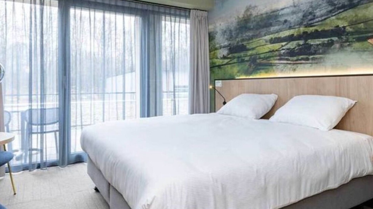Marknesse Hotel | Serene Escape in Spacious Room near Weerribben-Wieden National Park