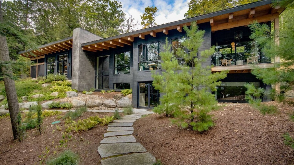 Lake of Bays Apartment | Serene Escape, Lake of Bays