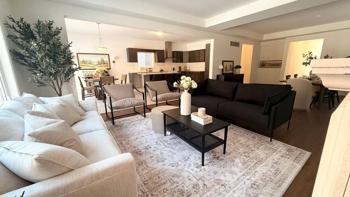 Thorold House | Serene Escape Near Niagara Fallsnby Hunza Royal Stays