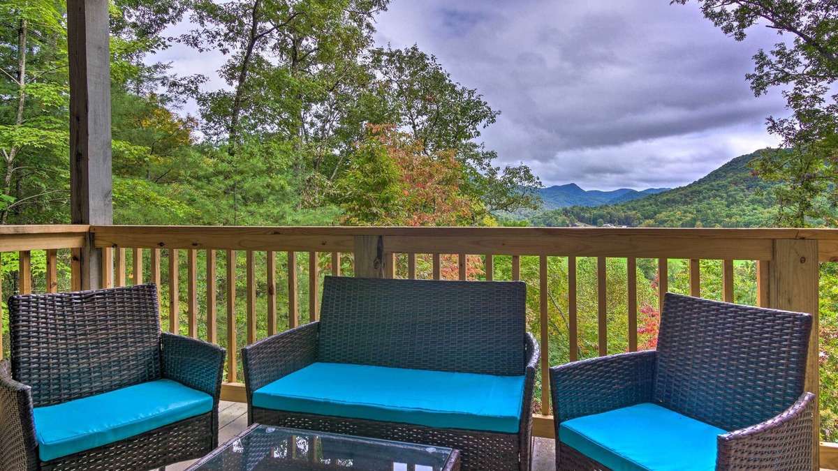 Franklin Apartment | Serene Escape w/Mountain Views, Near Dtwn!