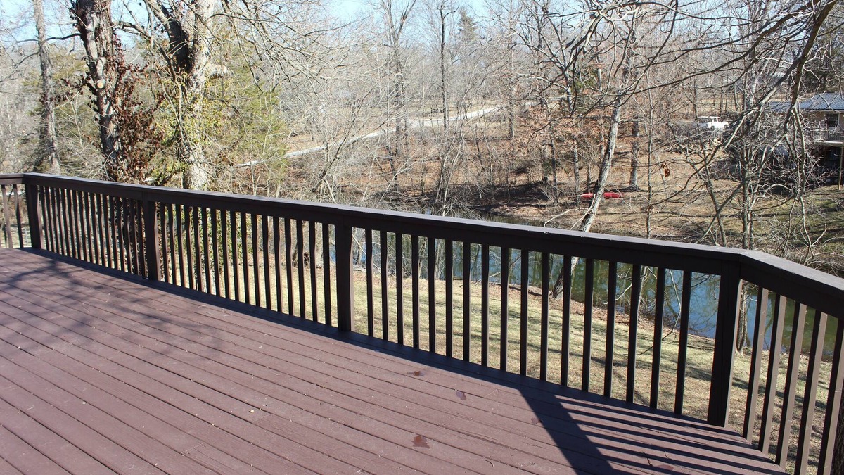 Nixa House | Serene Family Retreat South Springfield ~ Wi-Fi & Billiards, View, Backyard