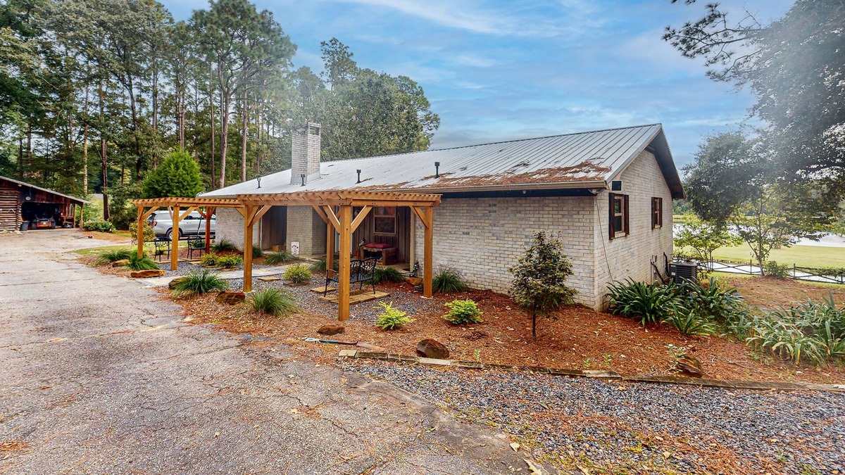 Wilmer Cabin | Serene Farm House with Expansive Land, Hot tub and Peaceful Pond Views