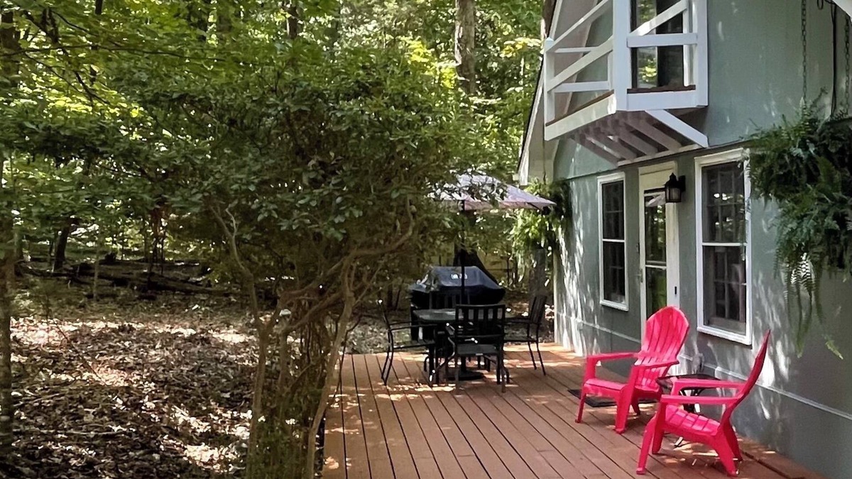 Durham House | ★ Serene Forest Home ★ Near Duke & Trails ★ Dog Friendly★ Families Welcome ★