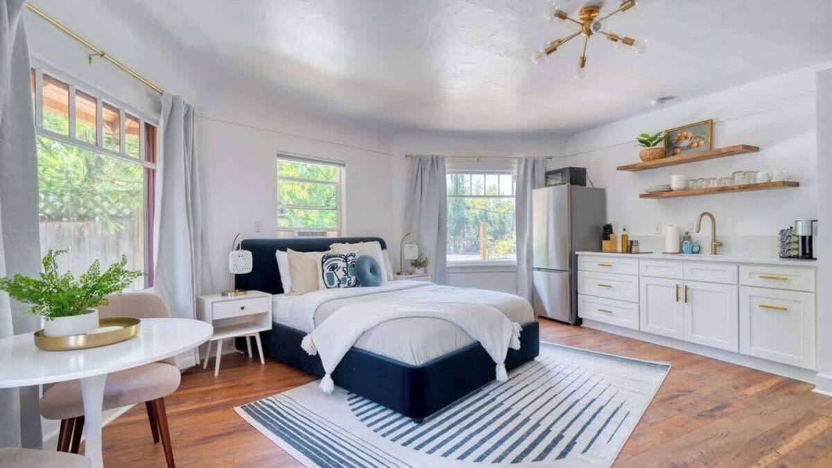 Ashcreek Apartment | Serene Forest Studio - Walk to Multnomah Village
