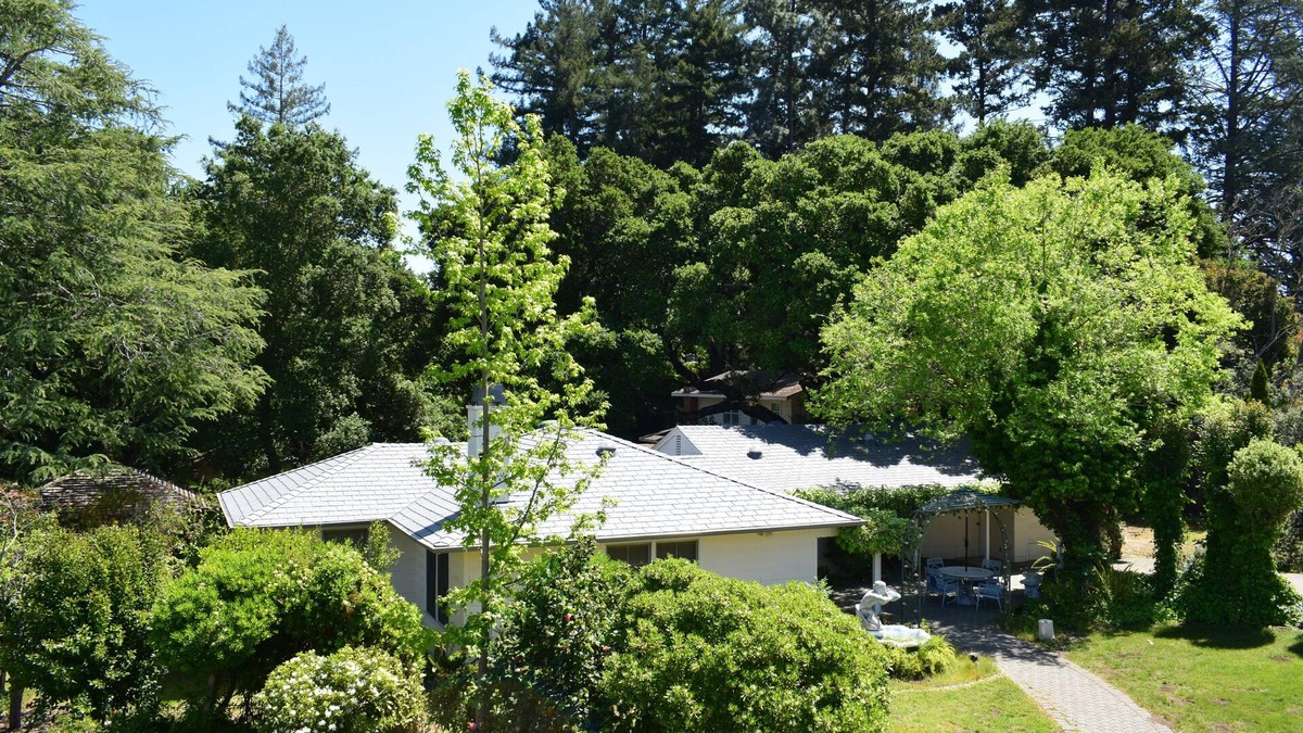 Saratoga House | Serene Gated Executive House in Saratoga's Finest Area.