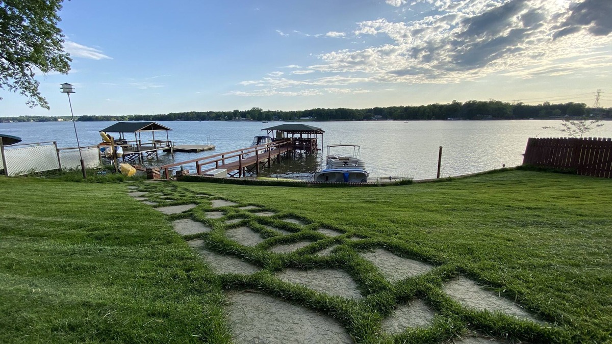 Steele Creek House | Serene Getaway with Hot Tub, Sauna, Firepit, Kayaks, Pontoon & Jet Ski Rentals!
