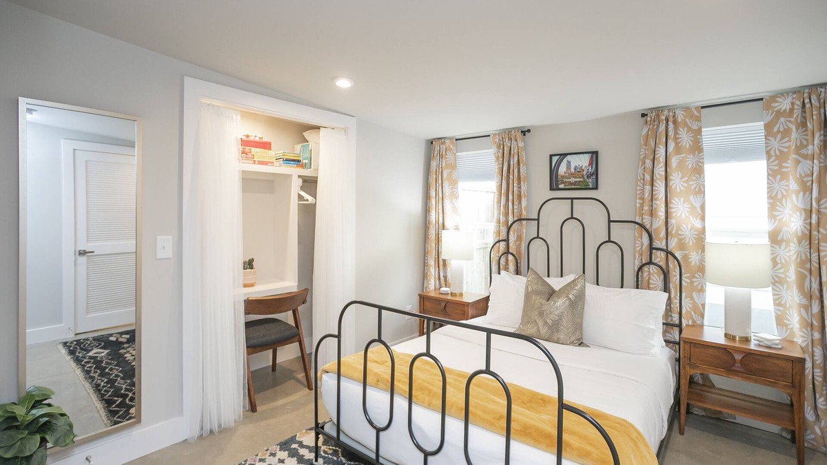 McFerrin Park House | Serene Guest House - Foodie Oasis - Walk to Folk, Audrey, Red-Headed Stranger!