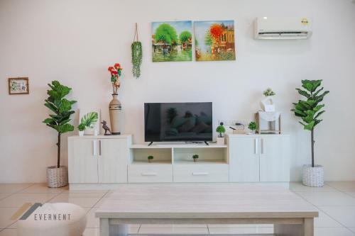 Miri Apartment | Serene Heights by Evernent