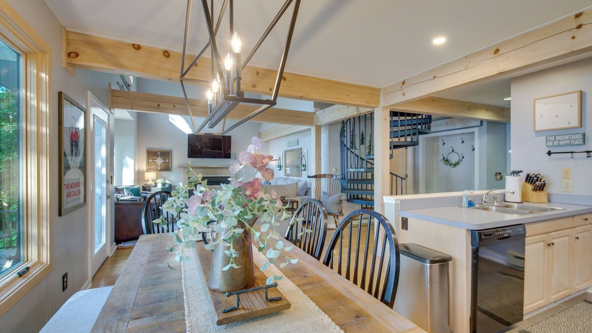 Pedlars Edge Cabin | Serene Hideaway with Views, 1 Mi to Hike & Ski!