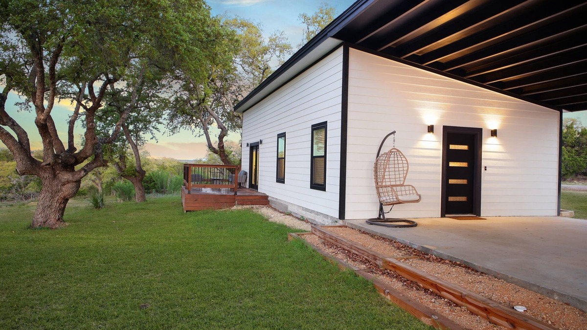Spring Branch House | Serene Hill Country Casita ~ Scenic View ~ Patio