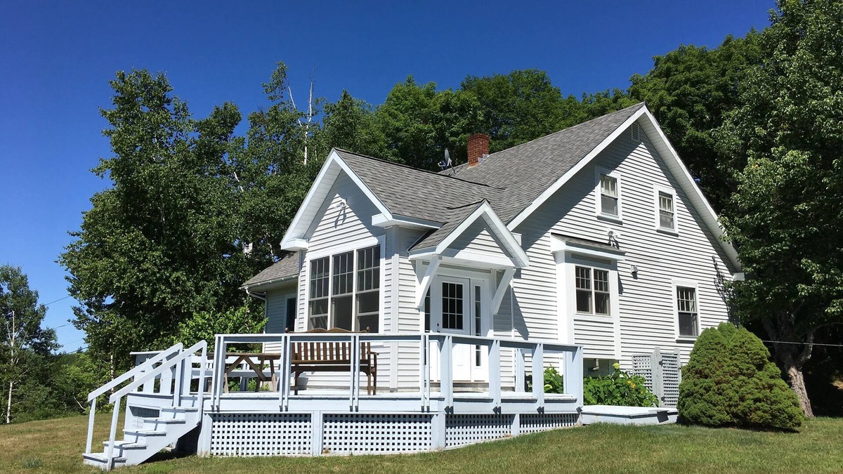 Danbury House | Serene hilltop retreat on 12 acres, minutes from Ragged Mountain Resort