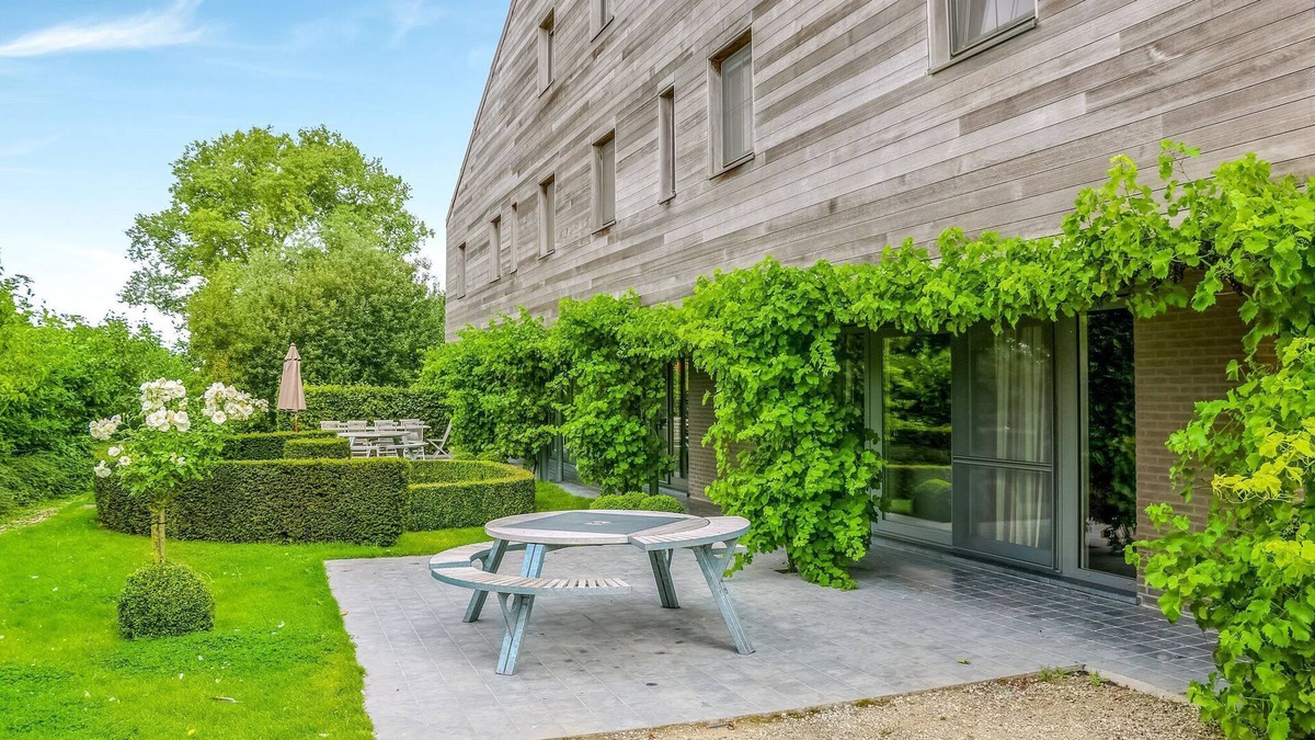 Alveringem House | Serene Holiday Home in Gijverinkhove with Terrace, Garden