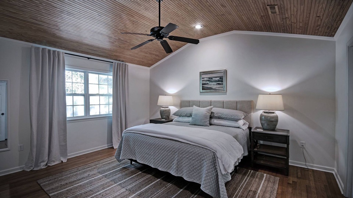 Fondren House | Serene Home in Fondren Location Near Hospitals