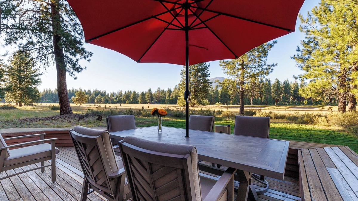 Black Butte Ranch House | Serene Home on Glaze Meadow - Black Butte Views - Hot Tub - Air Conditioning