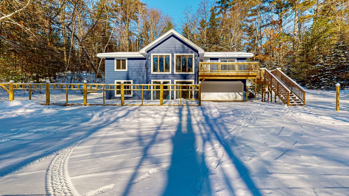 St Germain House | Serene Home w/large fenced in yard, jetted tub, WIFI, near Lakes & Trails