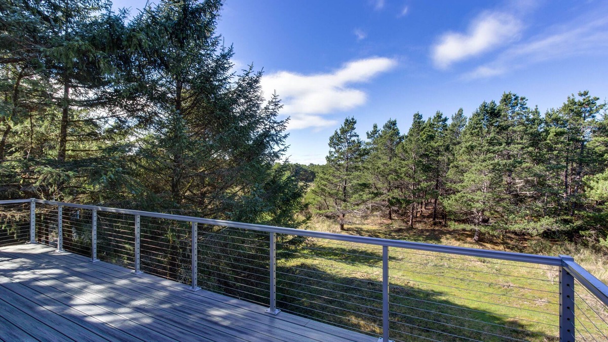Neskowin House | Serene home with entertainment, full kitchen & easy beach access