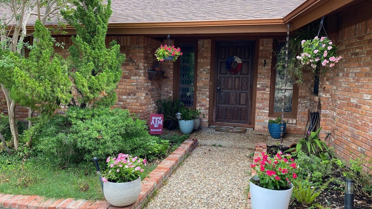 Briarcrest Estates House | Serene House with Charm on Golfcourse!