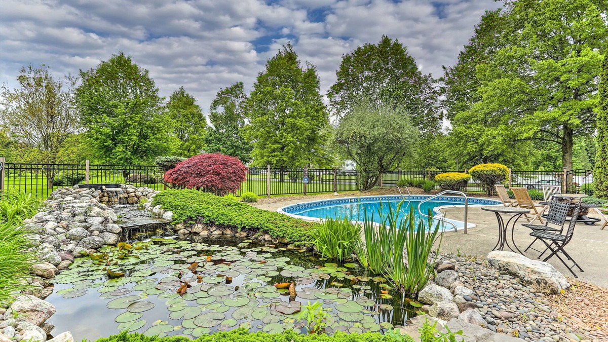 Montgomery House | Serene Hudson Valley Escape in Historic Montgomery with Hottub,Pool,King Suite