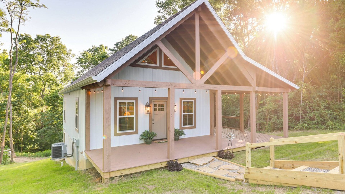 Williamstown Cabin | Serene Kentucky Cabin w/Fireplace + Fire Pit!