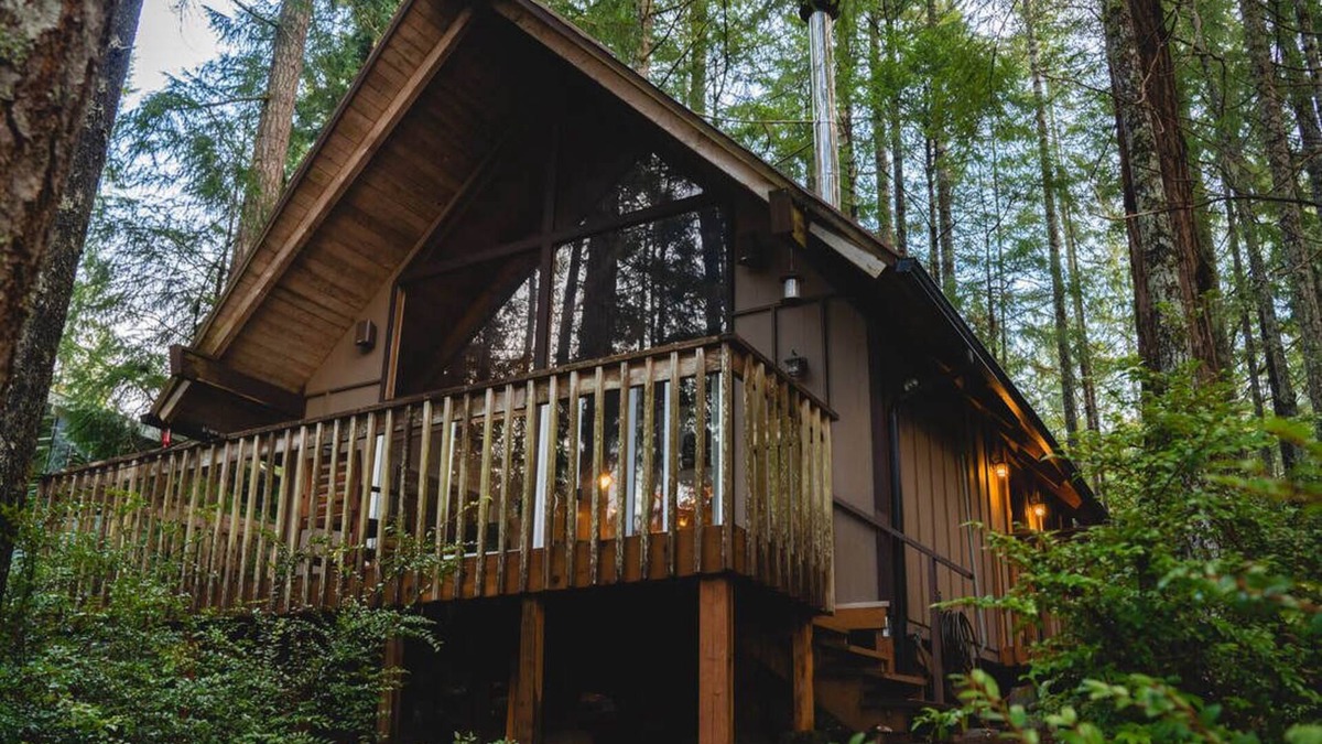 Grapeview House | Serene Lake-Front Cabin; 1 bd + loft A-frame