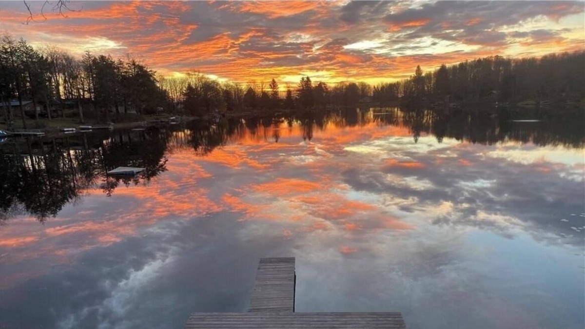 Deposit House | Serene Lake House With A View
