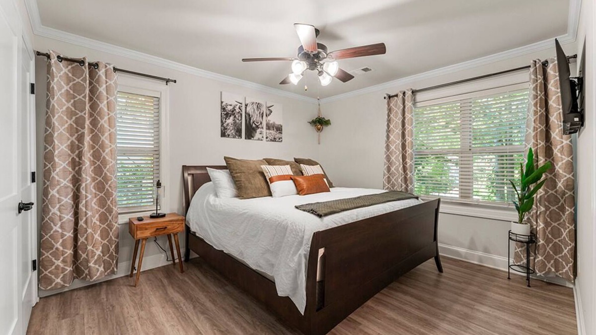 Buford House | Serene Lake Lanier cottage with Fire Pit King Bed Bunk Bed Queen Bed