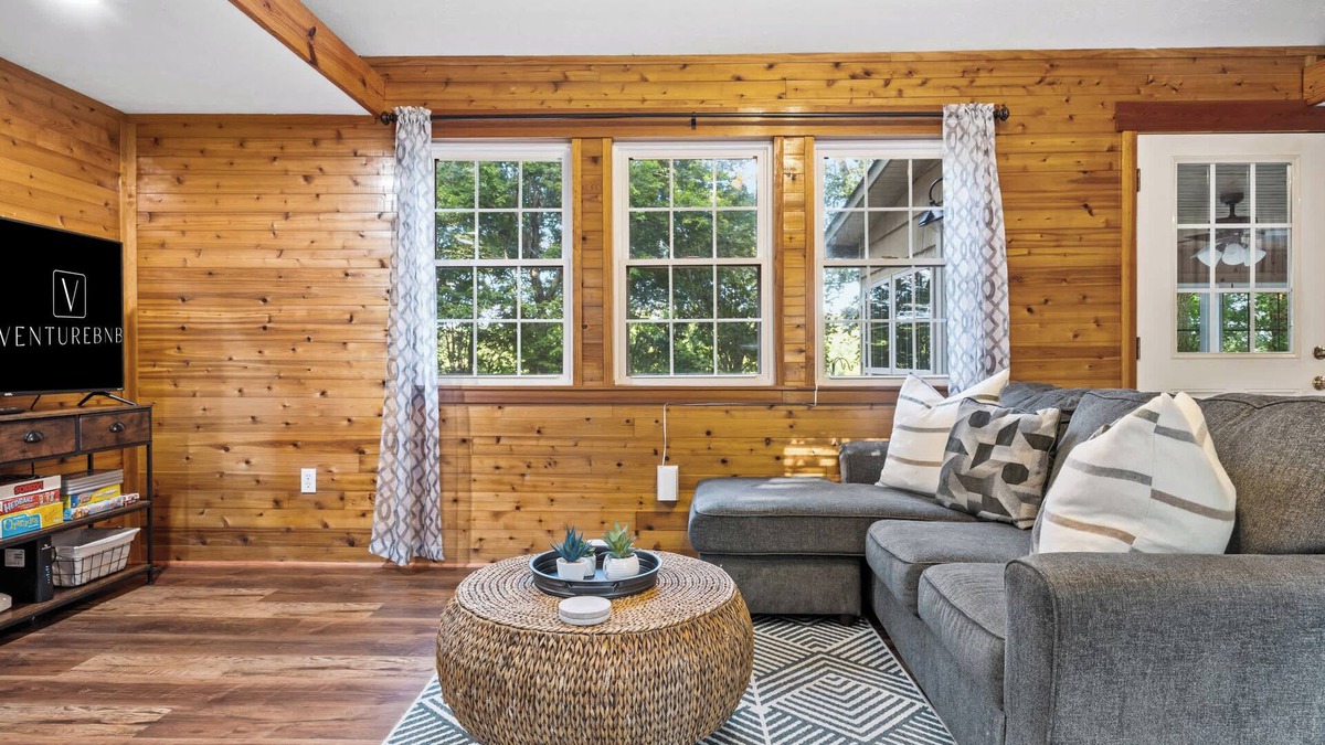 Se Ree House | Serene Lakefront Getaway for the Whole Family!