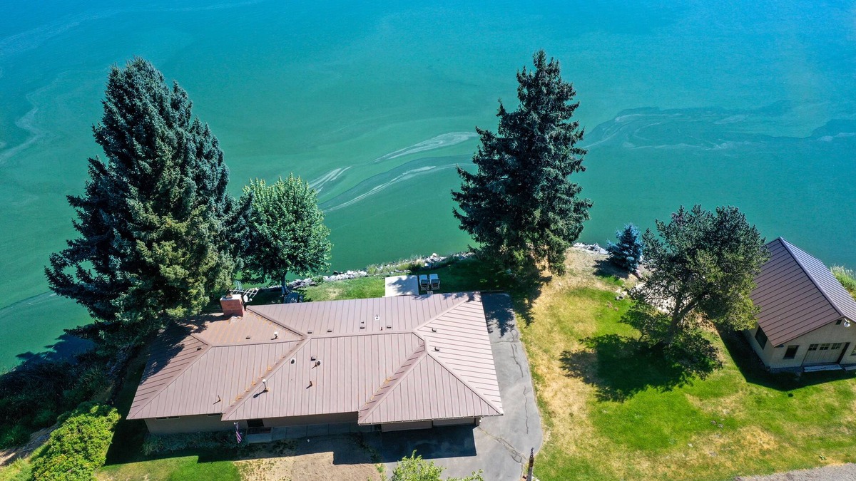 Klamath Falls House | SERENE LAKEFRONT ESCAPE WITH PRIVATE BOAT RAMP AND LAKE & MOUNTAIN VIEWS