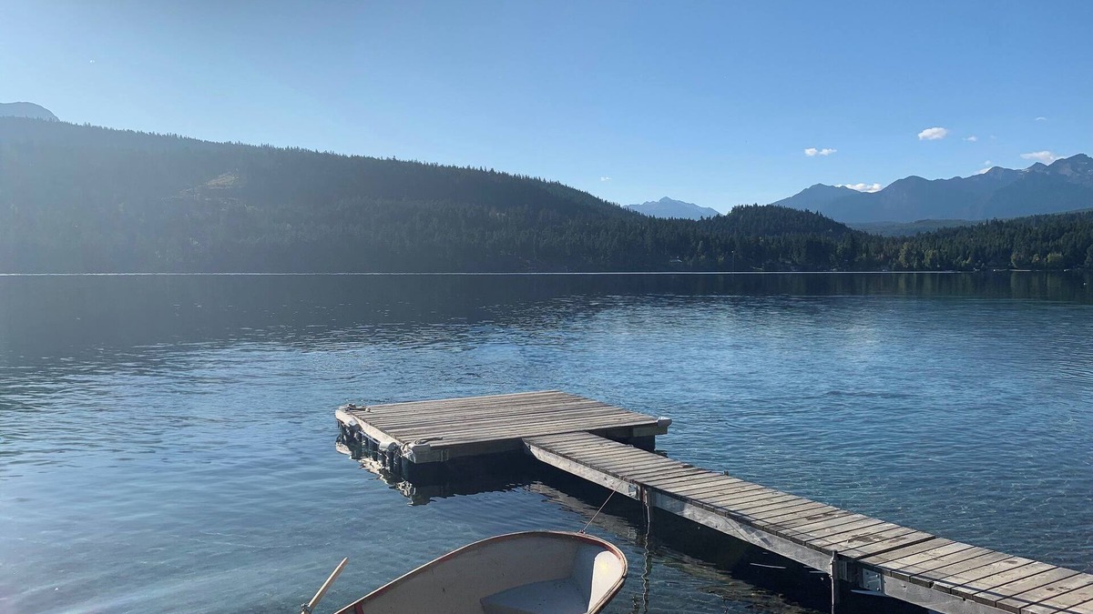 Squamish-Lillooet Regional District Cabin | Serene Lakeside Cabin with Breathtaking 180° Mountain Views-Your Perfect Escape!