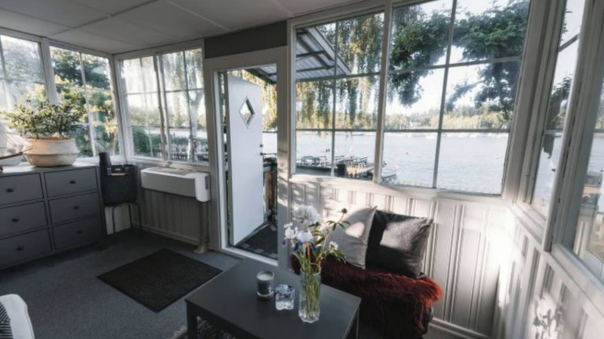 Solna Cabin | Serene lakeside cabin next to the sea just 10 minutes from Stockholm city!