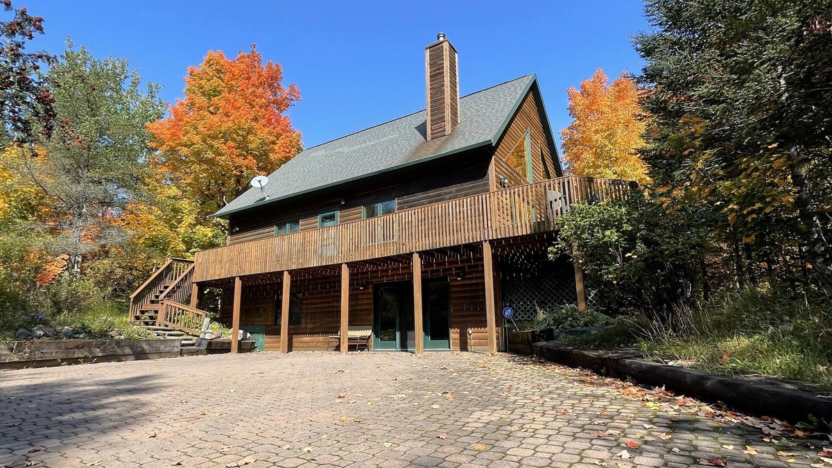 Lutsen House | Serene lodge in the forest