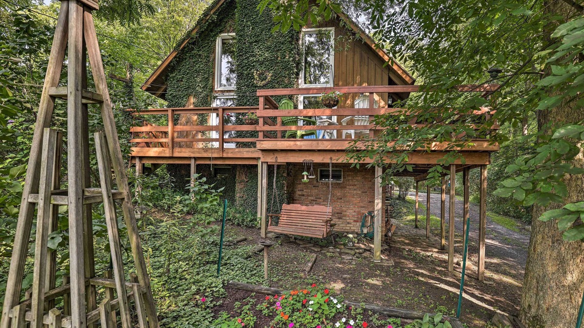 Lodi House | Serene Lodi Escape w/Deck: Boat, Hike & Sip!