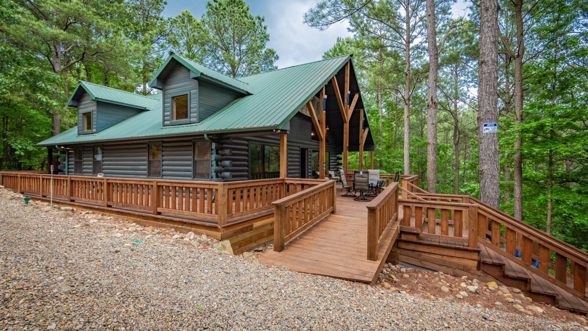 Broken Bow Cabin | Serene Luxury cabin for Families/Couples! Mins away from lakes/activities
