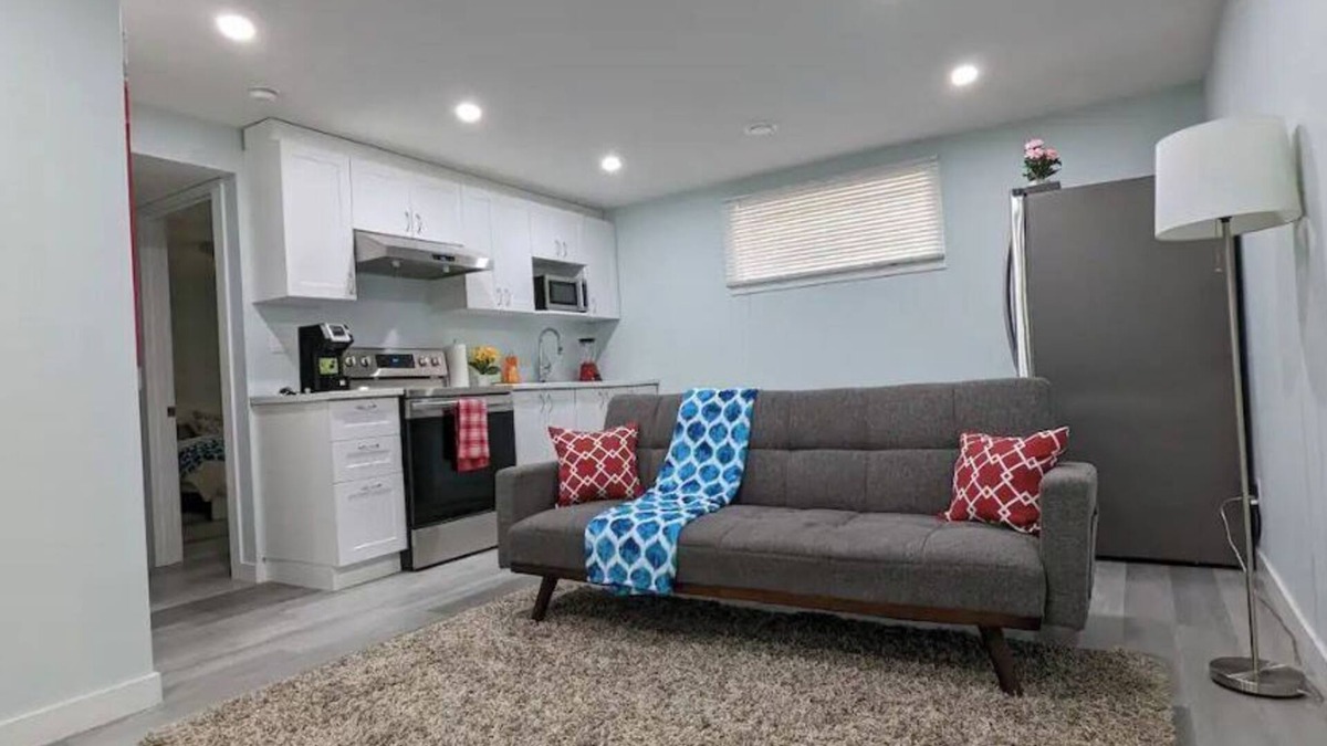 Regina House | SERENE & MODERN 1BED SUITE + CLOSE TO AIRPORT