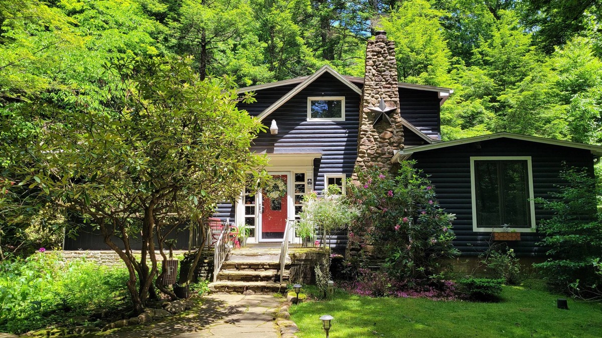 Laughlintown Cottage | Serene Mountain Cottage on banks of McCullen Run Stream
