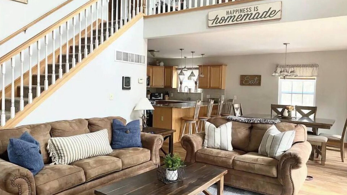 Rowland House | Serene Mountain Haven at Masthope