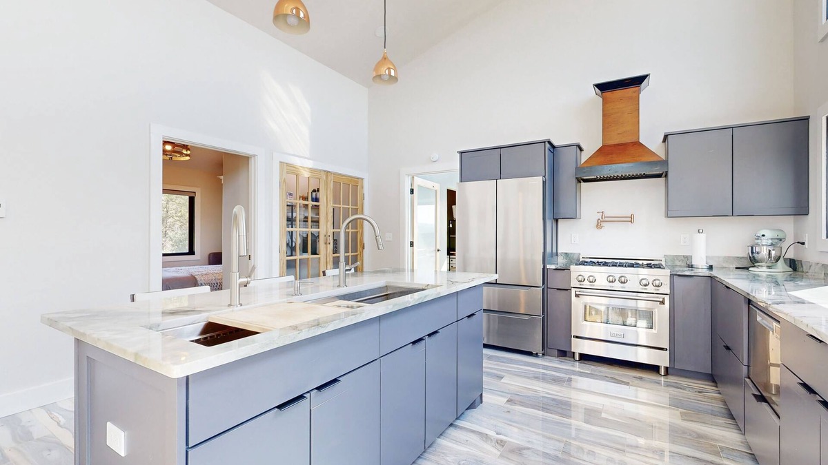 Cedaredge House | Serene mountain retreat with panoramic views & family-friendly amenities