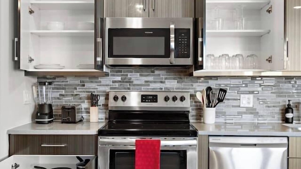 Bayonne Condo | Serene Oasis - NYC & NWK w/free parking