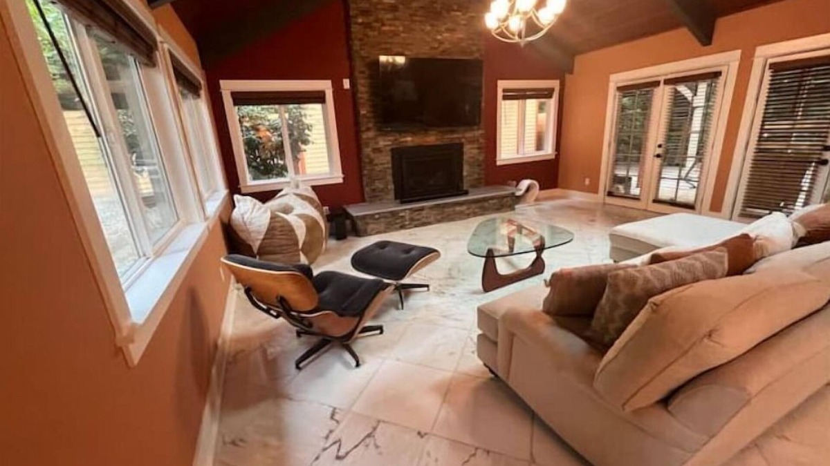 Arlington Heights House | Serene Oasis:Swim Spa, Sauna,fireplace,private,10 min to Downtown,Pet-Friendly!