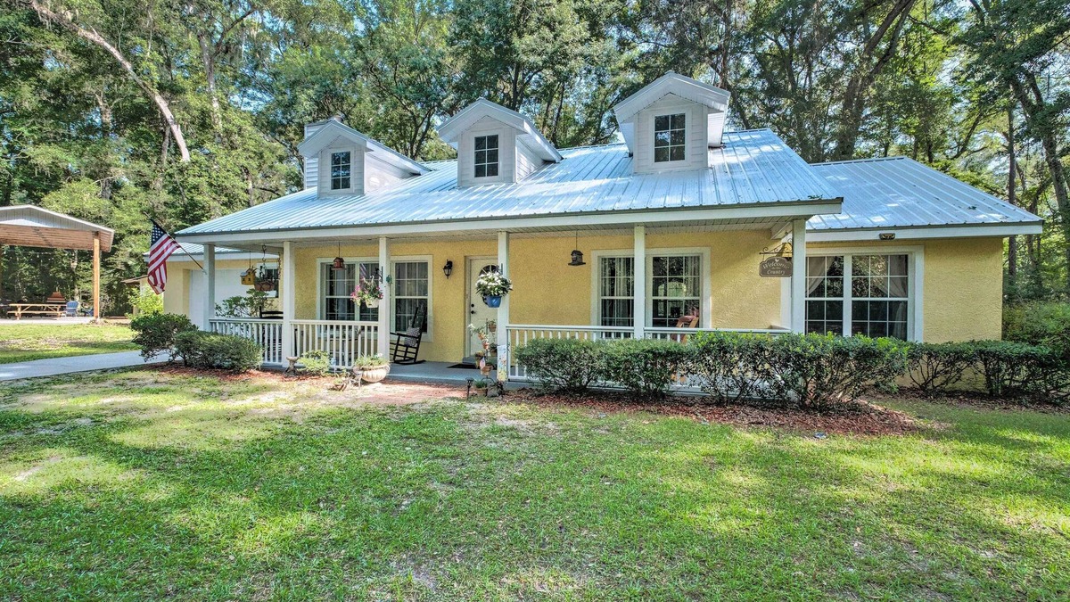Old Town House | Serene Old Town Getaway Near Suwannee River!
