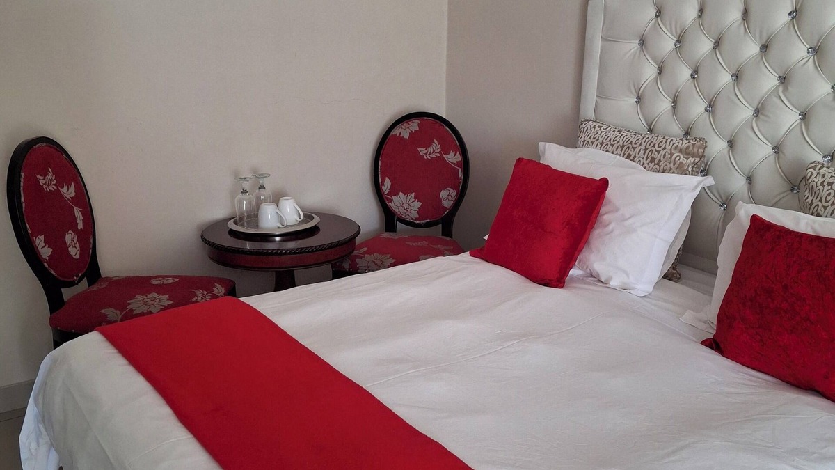 Greater Johannesburg Metropolitan Area House | Serene Pastures Family Room