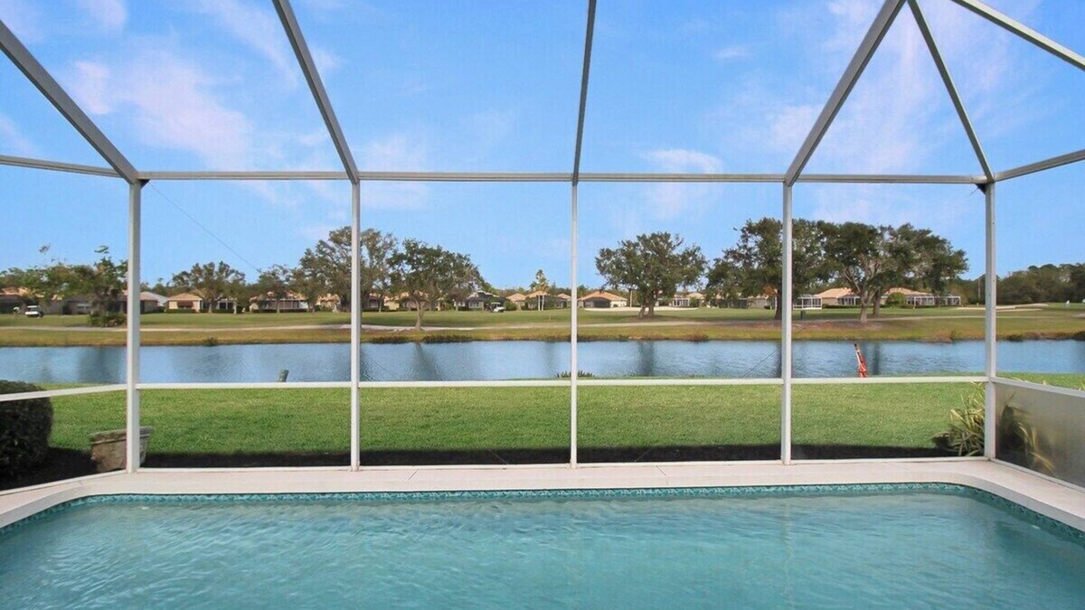 Sarasota House | Serene pool home in the exclusive Heritage Oaks Golf & Country Club - Oak Water Escape