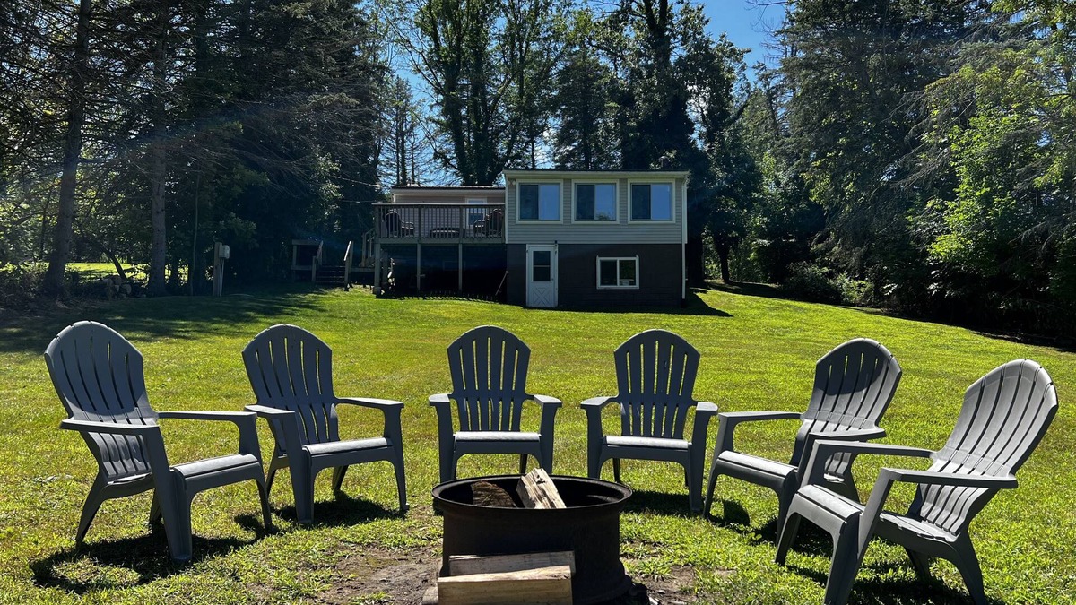 Wolcott Cottage | Serene Port Bay Cottage: waterfront, 3 kayaks, pedal boat, fire pit, grill, ac