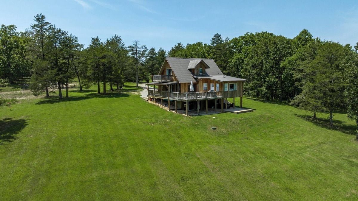 Eureka Springs House | Serene private cabin on 6+ acres- fishing, fire pit, pool table, foosball table