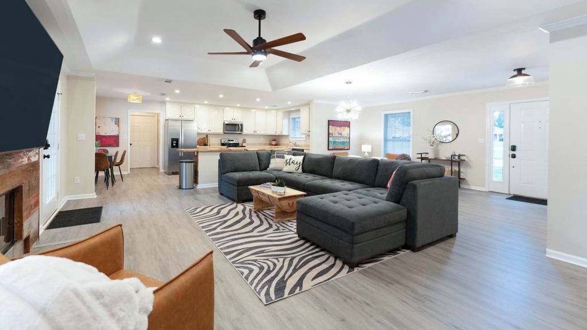 Tuscaloosa House | Serene Private Pool, Outside55"TV,Grill,Cornhole,85"TVoverfireplace 15 Min to UA